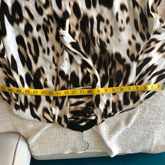 Worthington Womens Top Size: XL Animal Print Long Tab Sleeves it’s like new - Picture 12 of 12